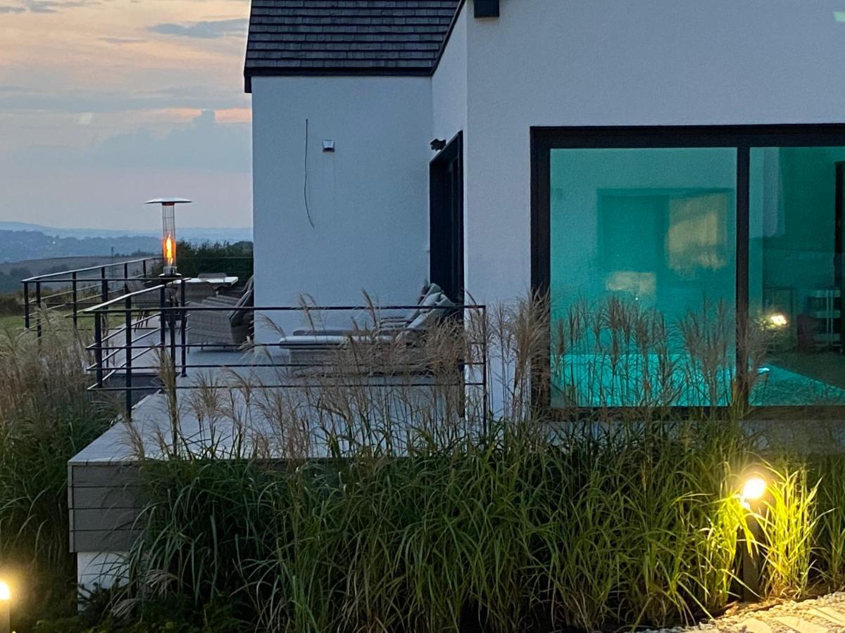 Villa Relax With Swimming Pool And Mountain View Bukow Esterno foto