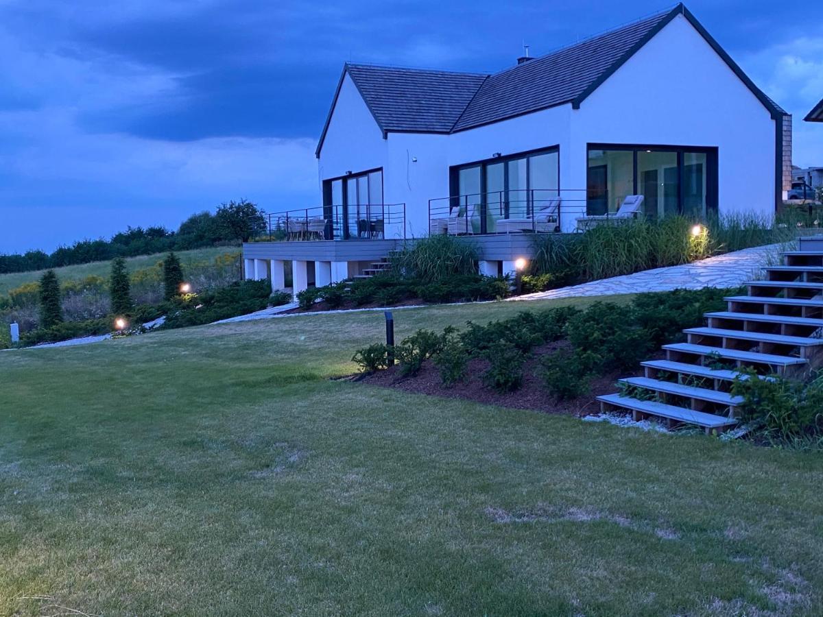 Villa Relax With Swimming Pool And Mountain View Bukow Esterno foto