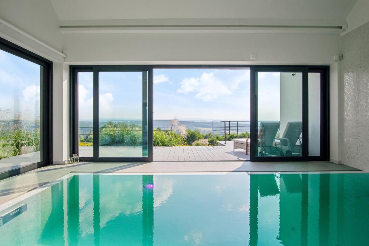 Villa Relax With Swimming Pool And Mountain View Bukow Esterno foto